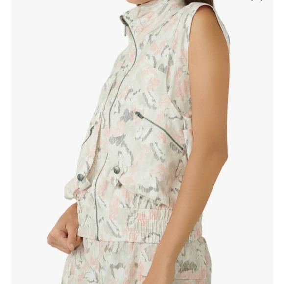 Free People-" Off the Grid Printed Vest" (Ivory Floral)-L - Picture 4 of 8
